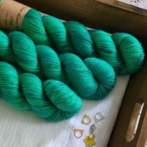 une-louve-dans-les-bois-TWIST-petite-emeraude-1 une-louve-dans-les-bois-TWIST-petite-emeraude-1