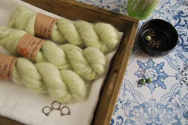 une-louve-dans-les-bois-1-laine-artisanal-teinte-main-superkid-mohair-minty