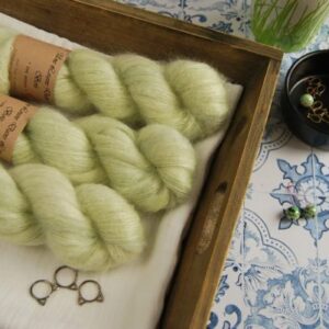 une-louve-dans-les-bois-1-laine-artisanal-teinte-main-superkid-mohair-minty une-louve-dans-les-bois-1-laine-artisanal-teinte-main-superkid-mohair-minty