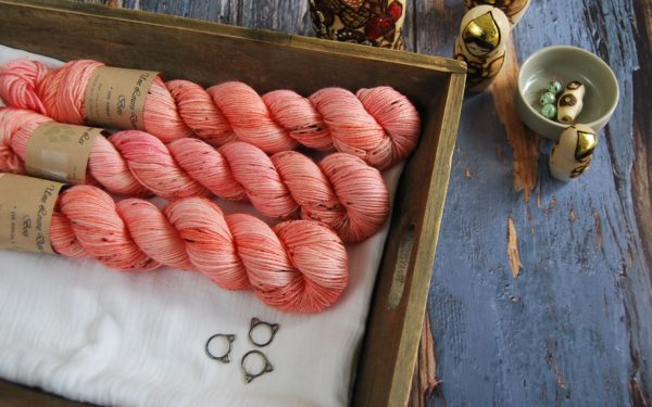 une-louve-dans-les-bois-1-laine-artisanal-teinte-main-DK-merino-caliente