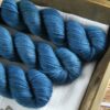 une-louve-dans-les-bois-1-laine-artisanal-teinte-main-DK-merino-dans-les-profondeurs une-louve-dans-les-bois-1-laine-artisanal-teinte-main-DK-merino-dans-les-profondeurs
