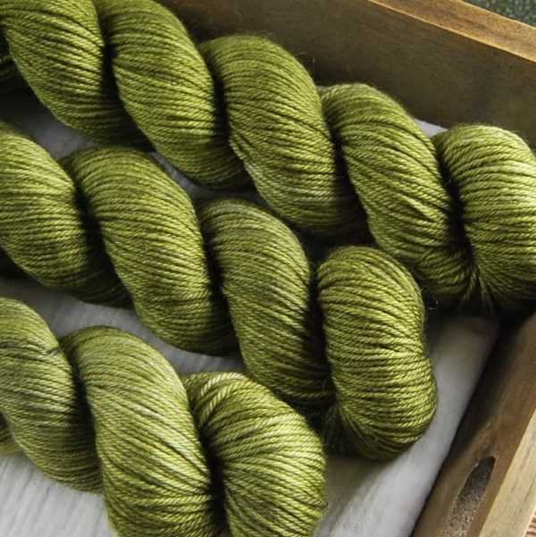 une-louve-dans-les-bois-1-laine-artisanal-teinte-main-DK-merino-en-terres-d-irlande