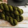 une-louve-dans-les-bois-1-laine-artisanal-teinte-main-DK-merino-foret-noire une-louve-dans-les-bois-1-laine-artisanal-teinte-main-DK-merino-foret-noire