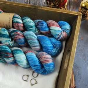 une-louve-dans-les-bois-1-laine-artisanal-teinte-main-DK-merino-nympheas