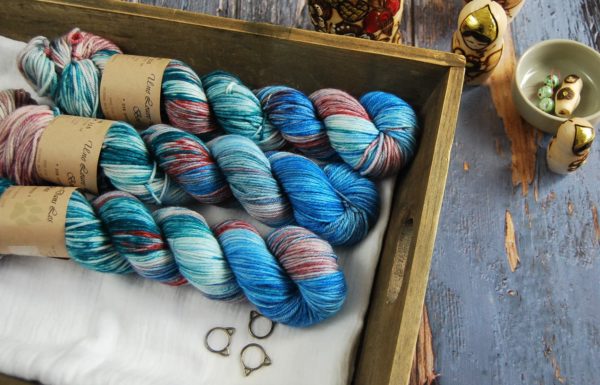 une-louve-dans-les-bois-1-laine-artisanal-teinte-main-DK-merino-nympheas