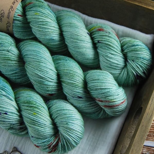 une-louve-dans-les-bois-1-laine-artisanal-teinte-main-DK-merino-sirenes