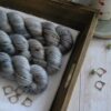 une-louve-dans-les-bois-1-laine-artisanal-teinte-main-alpaga-soie-cachemire-DK-epaves-en-mer-d-iroise une-louve-dans-les-bois-1-laine-artisanal-teinte-main-alpaga-soie-cachemire-DK-epaves-en-mer-d-iroise