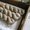 une-louve-dans-les-bois-1-laine-artisanal-teinte-main-alpaga-soie-cachemire-en-amoureux-sur-la-plage une-louve-dans-les-bois-1-laine-artisanal-teinte-main-alpaga-soie-cachemire-en-amoureux-sur-la-plage