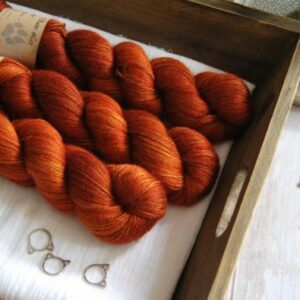 une-louve-dans-les-bois-1-laine-artisanal-teinte-main-alpaga-soie-cachemire-fall une-louve-dans-les-bois-1-laine-artisanal-teinte-main-alpaga-soie-cachemire-fall