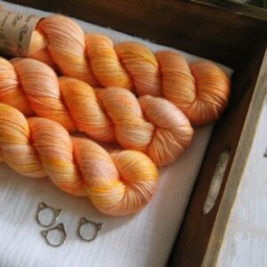 une-louve-dans-les-bois-1-laine-artisanal-teinte-main-alpaga-soie-cachemire-marmelade-d-agrumes une-louve-dans-les-bois-1-laine-artisanal-teinte-main-alpaga-soie-cachemire-marmelade-d-agrumes