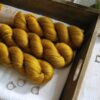 une-louve-dans-les-bois-1-laine-artisanal-teinte-main-alpaga-soie-cachemire-ruee-vers-l-or une-louve-dans-les-bois-1-laine-artisanal-teinte-main-alpaga-soie-cachemire-ruee-vers-l-or