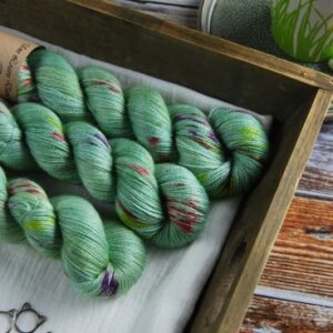 une-louve-dans-les-bois-1-laine-artisanal-teinte-main-alpaga-soie-cachemire-sirenes une-louve-dans-les-bois-1-laine-artisanal-teinte-main-alpaga-soie-cachemire-sirenes