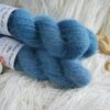 une-louve-dans-les-bois-1-laine-artisanal-teinte-main-angora-dans-les-profondeurs