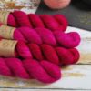 une-louve-dans-les-bois-1-laine-artisanal-teinte-main-emy-merino-surialpaga-bollywood une-louve-dans-les-bois-1-laine-artisanal-teinte-main-emy-merino-surialpaga-bollywood