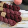une-louve-dans-les-bois-1-laine-artisanal-teinte-main-emy-merino-surialpaga-erables-en-automne une-louve-dans-les-bois-1-laine-artisanal-teinte-main-emy-merino-surialpaga-erables-en-automne