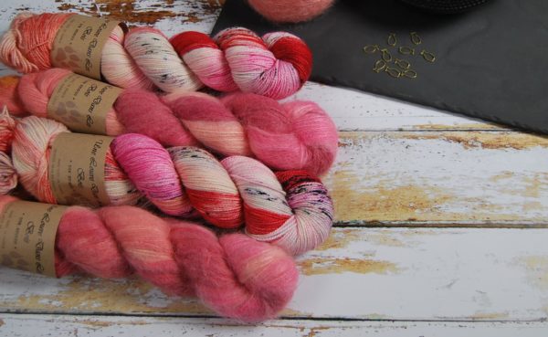 une-louve-dans-les-bois-1-laine-artisanal-teinte-main-emy-merino-surialpaga-festival