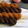 une-louve-dans-les-bois-1-laine-artisanal-teinte-main-emy-merino-surialpaga-l-odeur-du-bois une-louve-dans-les-bois-1-laine-artisanal-teinte-main-emy-merino-surialpaga-l-odeur-du-bois