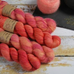 une-louve-dans-les-bois-1-laine-artisanal-teinte-main-emy-merino-surialpaga-palais-des-vents une-louve-dans-les-bois-1-laine-artisanal-teinte-main-emy-merino-surialpaga-palais-des-vents