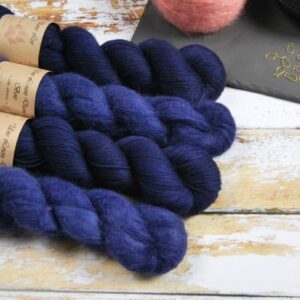 une-louve-dans-les-bois-1-laine-artisanal-teinte-main-emy-merino-surialpaga-sailors-and-fishermen une-louve-dans-les-bois-1-laine-artisanal-teinte-main-emy-merino-surialpaga-sailors-and-fishermen