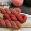 une-louve-dans-les-bois-1-laine-artisanal-teinte-main-emy-merino-surialpaga-tea-time une-louve-dans-les-bois-1-laine-artisanal-teinte-main-emy-merino-surialpaga-tea-time