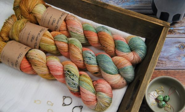 une-louve-dans-les-bois-1-laine-artisanal-teinte-main-merino-fine-sock-honeymoon