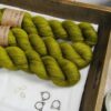 une-louve-dans-les-bois-1-laine-artisanal-teinte-main-merino-fine-sock-sous-les-tilleuls une-louve-dans-les-bois-1-laine-artisanal-teinte-main-merino-fine-sock-sous-les-tilleuls