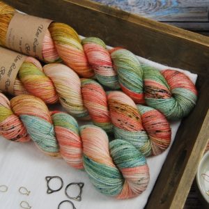 une-louve-dans-les-bois-1-laine-artisanal-teinte-main-merino-twist-sock-honeymoon