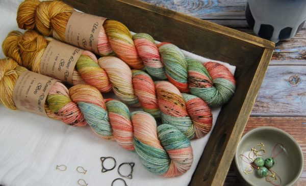 une-louve-dans-les-bois-1-laine-artisanal-teinte-main-merino-twist-sock-honeymoon