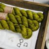 une-louve-dans-les-bois-1-laine-artisanal-teinte-main-merino-twist-sock-sous-les-tilleuls une-louve-dans-les-bois-1-laine-artisanal-teinte-main-merino-twist-sock-sous-les-tilleuls