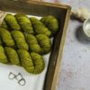 une-louve-dans-les-bois-1-laine-artisanal-teinte-main-merinos-single-sous-les-tilleuls une-louve-dans-les-bois-1-laine-artisanal-teinte-main-merinos-single-sous-les-tilleuls