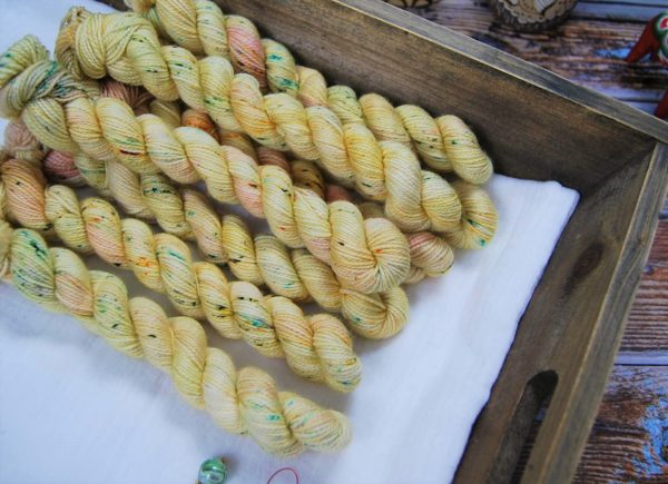 une-louve-dans-les-bois-1-laine-artisanal-teinte-main-mini-twist-sock-merino-cappadoce