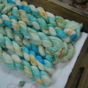 une-louve-dans-les-bois-1-laine-artisanal-teinte-main-mini-twist-sock-merino-hermitage-museum HERMITAGE MUSEUM – RUSSIE