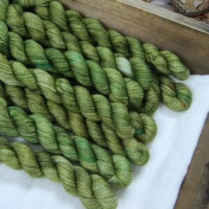 une-louve-dans-les-bois-1-laine-artisanal-teinte-main-mini-twist-sock-merino-into-the-wild une-louve-dans-les-bois-1-laine-artisanal-teinte-main-mini-twist-sock-merino-into-the-wild