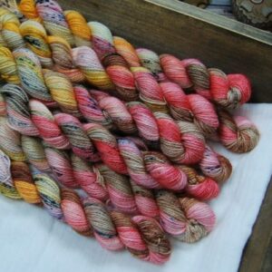 une-louve-dans-les-bois-1-laine-artisanal-teinte-main-mini-twist-sock-merino-oahu O’AHU – HAWAÏ