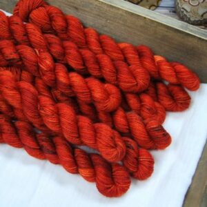 une-louve-dans-les-bois-1-laine-artisanal-teinte-main-mini-twist-sock-merino-uluru une-louve-dans-les-bois-1-laine-artisanal-teinte-main-mini-twist-sock-merino-uluru