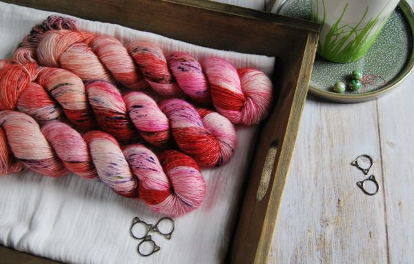 une-louve-dans-les-bois-1-laine-artisanal-teinte-main-single-merino-festival