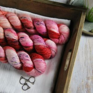 une-louve-dans-les-bois-1-laine-artisanal-teinte-main-single-merino-festival une-louve-dans-les-bois-1-laine-artisanal-teinte-main-single-merino-festival