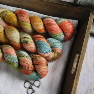 une-louve-dans-les-bois-1-laine-artisanal-teinte-main-single-merino-honeymoon