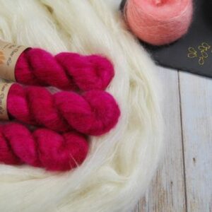 une-louve-dans-les-bois-1-laine-artisanal-teinte-main-superkid-mohair-bollywood une-louve-dans-les-bois-1-laine-artisanal-teinte-main-superkid-mohair-bollywood