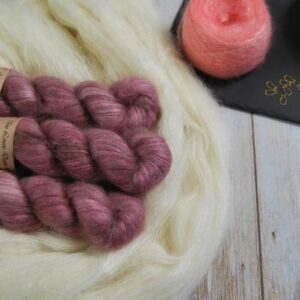une-louve-dans-les-bois-1-laine-artisanal-teinte-main-superkid-mohair-bruyere-d-hiver une-louve-dans-les-bois-1-laine-artisanal-teinte-main-superkid-mohair-bruyere-d-hiver