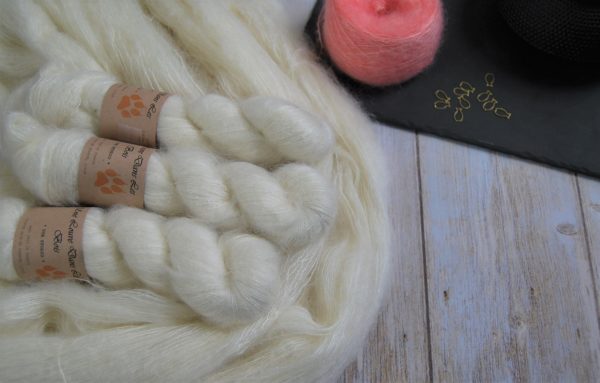 une-louve-dans-les-bois-1-laine-artisanal-teinte-main-superkid-mohair-en-mer-d-amundsen
