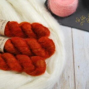 une-louve-dans-les-bois-1-laine-artisanal-teinte-main-superkid-mohair-fall une-louve-dans-les-bois-1-laine-artisanal-teinte-main-superkid-mohair-fall