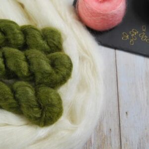 une-louve-dans-les-bois-1-laine-artisanal-teinte-main-superkid-mohair-foret-noire une-louve-dans-les-bois-1-laine-artisanal-teinte-main-superkid-mohair-foret-noire