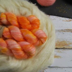 une-louve-dans-les-bois-1-laine-artisanal-teinte-main-superkid-mohair-marmelade-d-agrumes une-louve-dans-les-bois-1-laine-artisanal-teinte-main-superkid-mohair-marmelade-d-agrumes