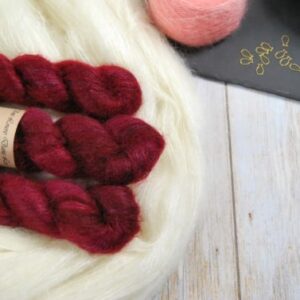 une-louve-dans-les-bois-1-laine-artisanal-teinte-main-superkid-mohair-petite-griotte une-louve-dans-les-bois-1-laine-artisanal-teinte-main-superkid-mohair-petite-griotte