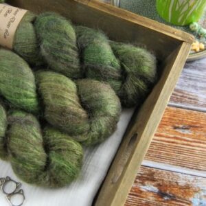 une-louve-dans-les-bois-1-laine-artisanal-teinte-main-suri-alpaga-broceliande une-louve-dans-les-bois-1-laine-artisanal-teinte-main-suri-alpaga-broceliande