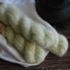 une-louve-dans-les-bois-1-laine-artisanal-teinte-main-suri-alpaga-minty une-louve-dans-les-bois-1-laine-artisanal-teinte-main-suri-alpaga-minty