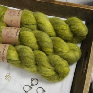 une-louve-dans-les-bois-1-laine-artisanal-teinte-main-suri-alpaga-sous-les-tilleuls une-louve-dans-les-bois-1-laine-artisanal-teinte-main-suri-alpaga-sous-les-tilleuls