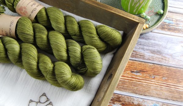 une-louve-dans-les-bois-1-laine-artisanal-teinte-main-twist-sock-merino-en-terres-d-irlande