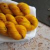 une-louve-dans-les-bois-1-laine-artisanal-teinte-main-twist-sock-merino-les-tournesols une-louve-dans-les-bois-1-laine-artisanal-teinte-main-twist-sock-merino-les-tournesols